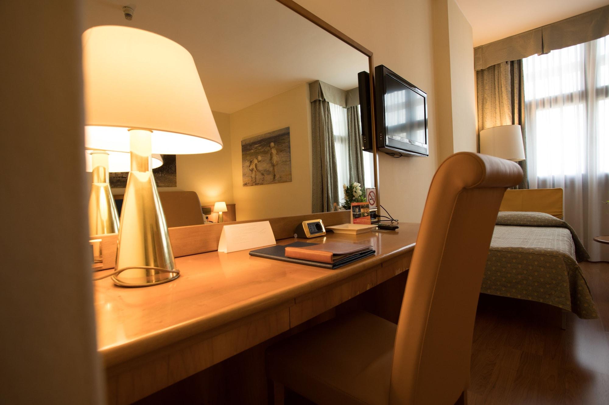 Ih Hotels Milano Eur - 特雷扎诺南纳维利奥 外观 照片