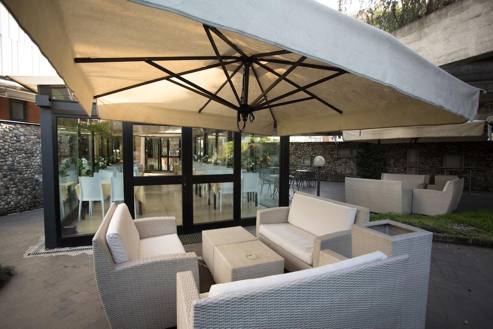 Ih Hotels Milano Eur - 特雷扎诺南纳维利奥 外观 照片