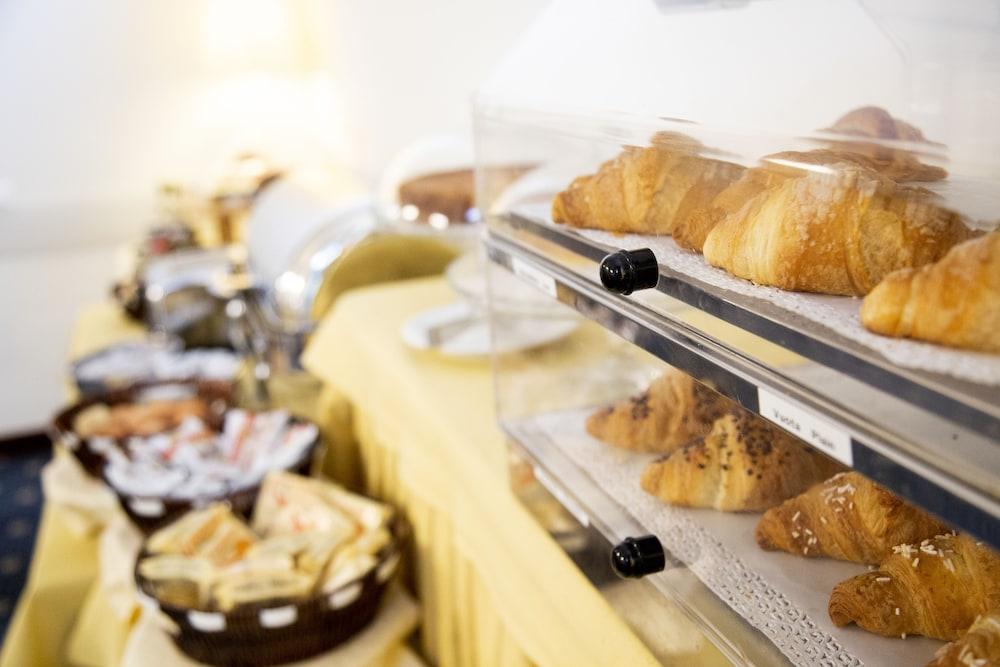Ih Hotels Milano Eur - 特雷扎诺南纳维利奥 外观 照片