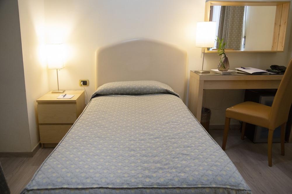 Ih Hotels Milano Eur - 特雷扎诺南纳维利奥 外观 照片