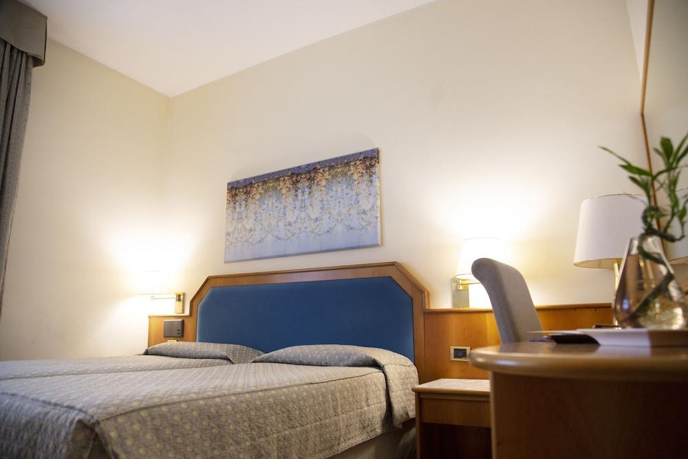 Ih Hotels Milano Eur - 特雷扎诺南纳维利奥 外观 照片