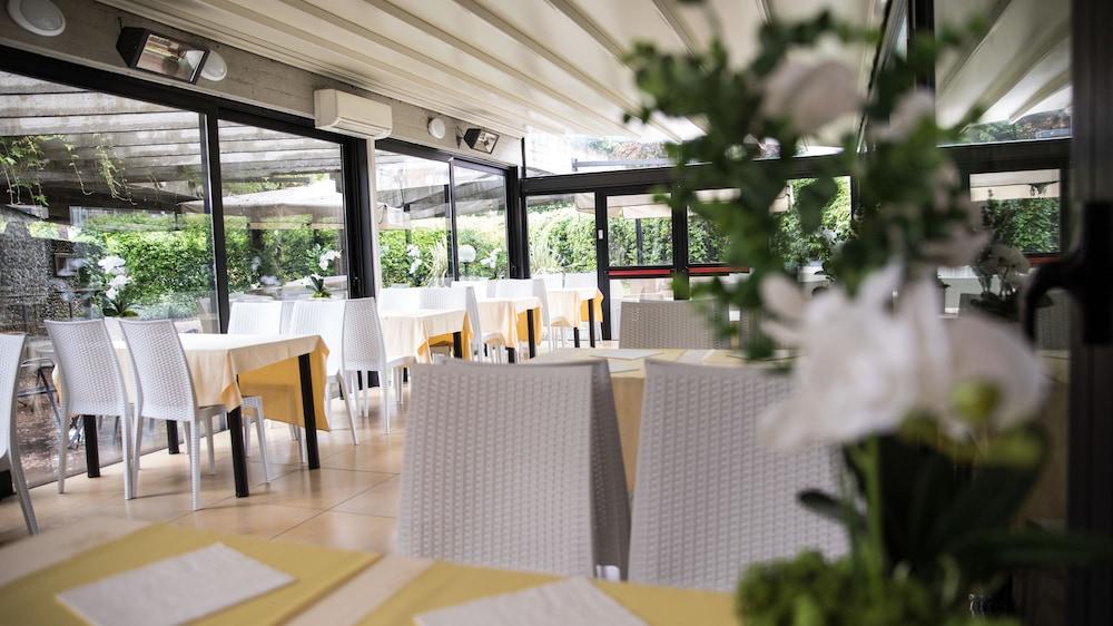 Ih Hotels Milano Eur - 特雷扎诺南纳维利奥 外观 照片